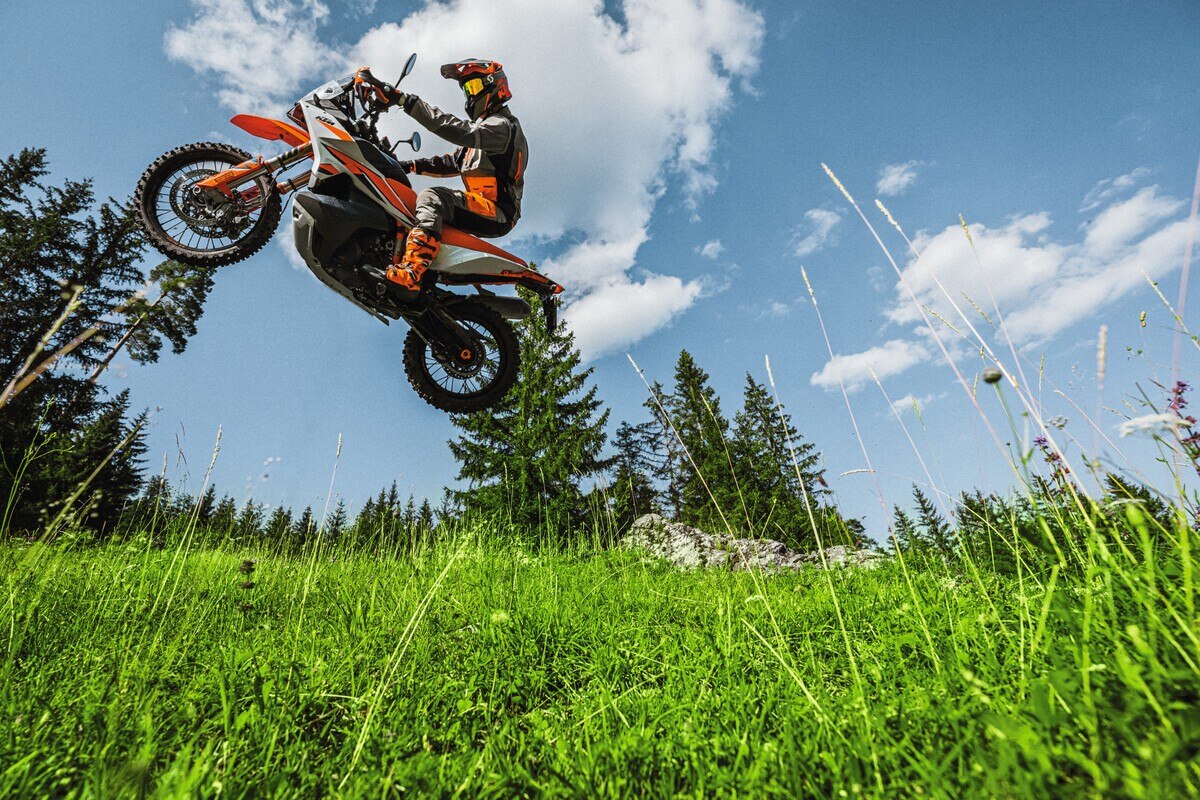 KTM presenta la nuova 890 Adventure R 2023